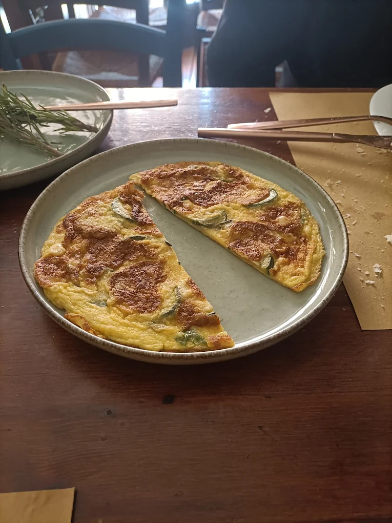 Frittata di zucchine alta e dorata